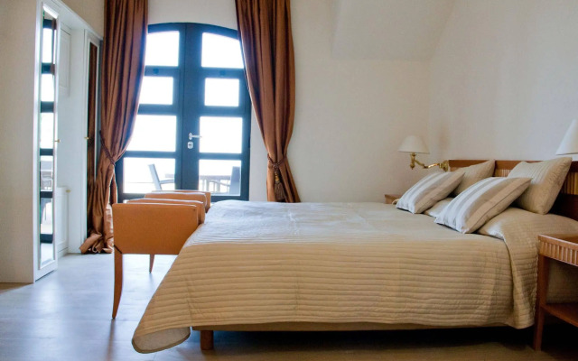 Miramare Apartments & Suites