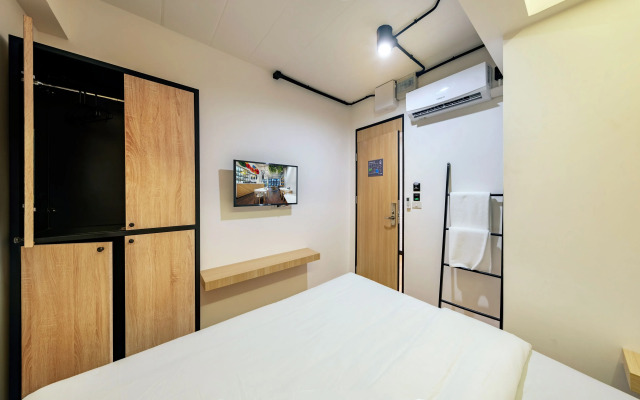 Siam Subway Hostel and Café