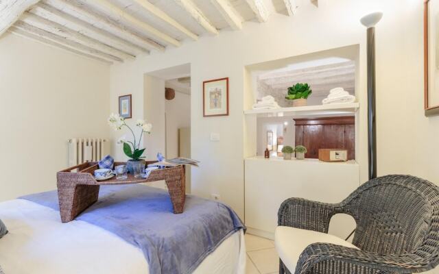 The 1400 s Apartment