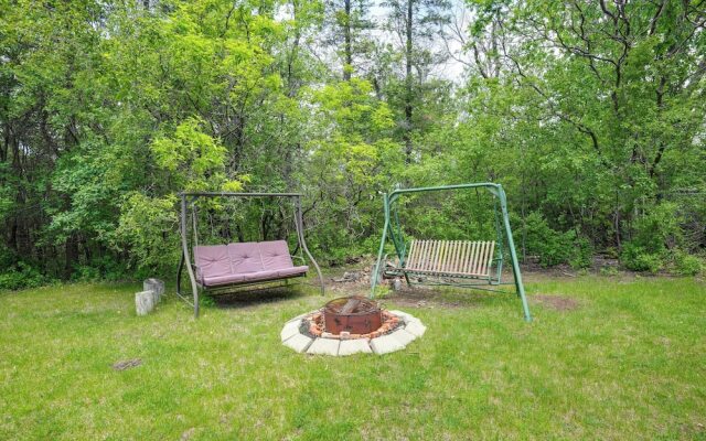 15 Mi to Downtown Minneapolis: Retreat on 5 Acres
