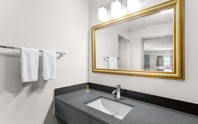 Days Inn by Wyndham Huntington