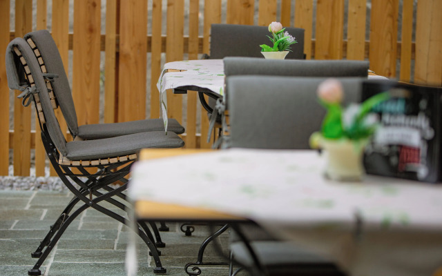 Boutique house happYellow