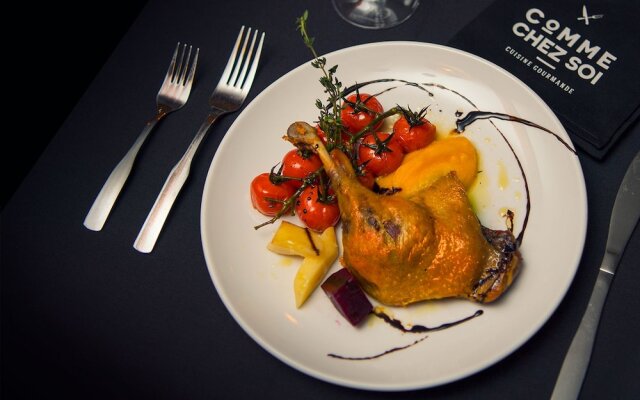 Comme Chez Soi Restaurant & Auberge