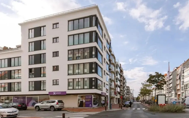 Stunning Apartment on top Location With Parking