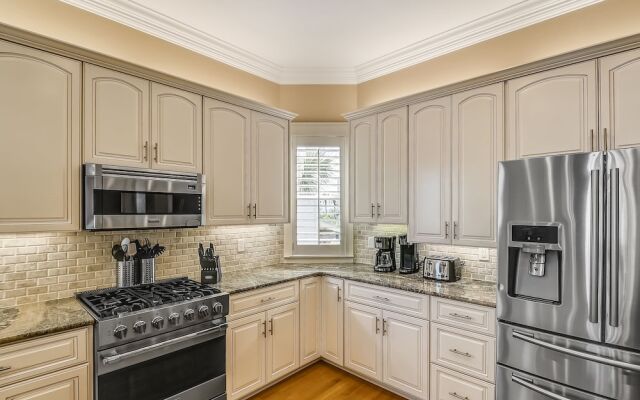 Paradise Pointe - Gorgeous 4 BR home with pool by RedAwning