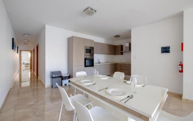 Marvellous 3BR Apartment in Central St Julians