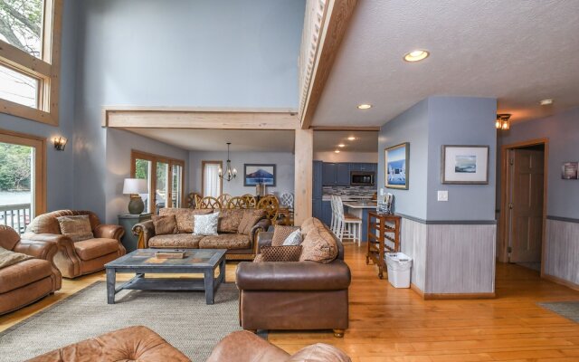 At Lake's Edge 6 Bedroom House