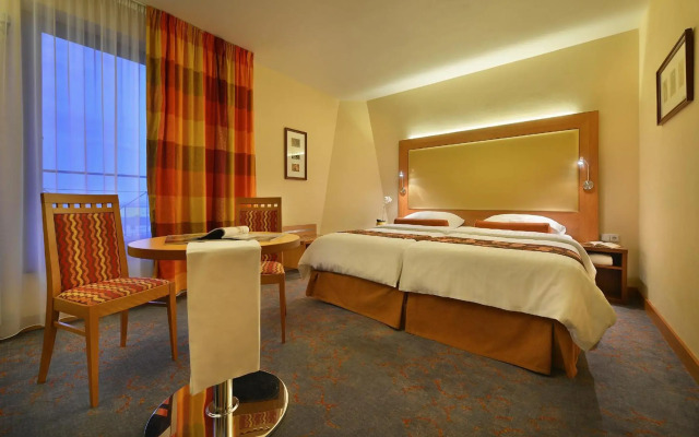 Maximilian Lifestyle Resort