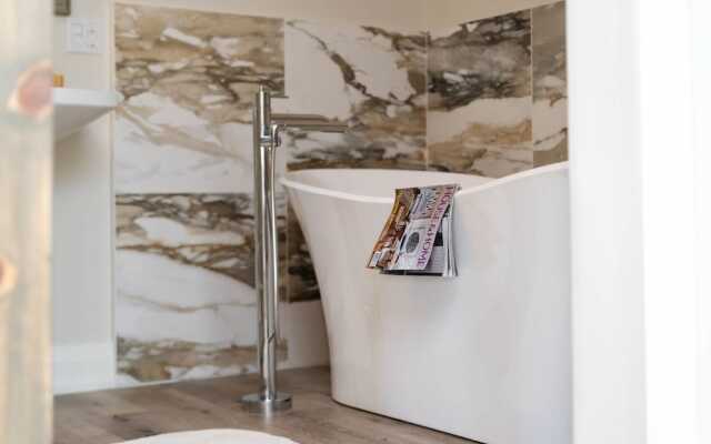 Twisted Lemon Restaurant & Boutique Inn