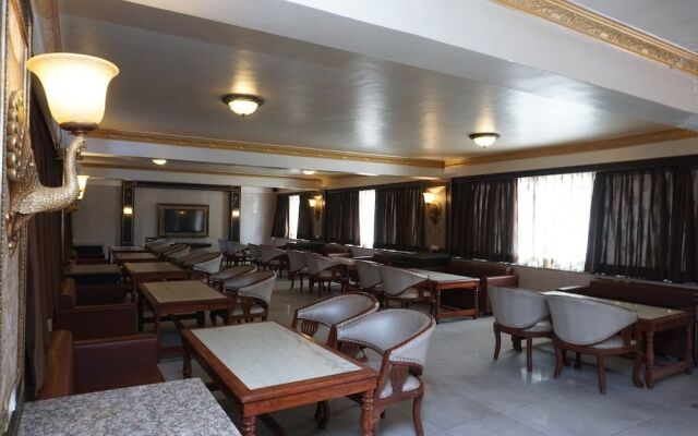 OYO 24487 Hotel Raj Regency