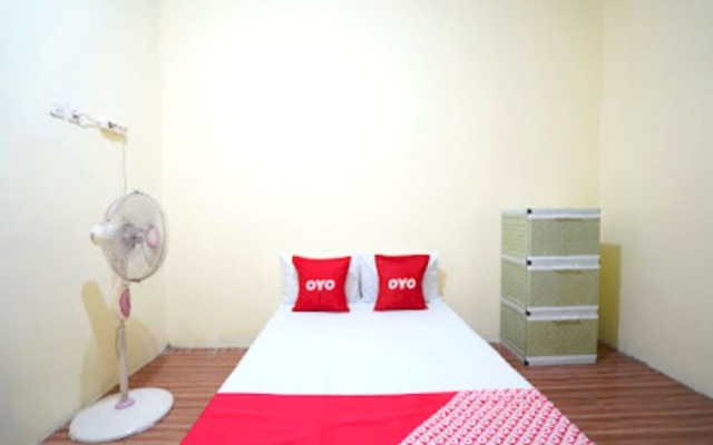 OYO Life 92920 Rumah Kost Azca