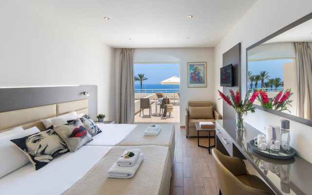 Queen's Bay Hotel