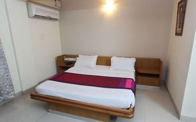 OYO Flagship 8252 Aayush Corporate Stays