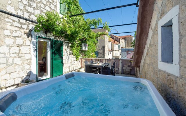 Beautiful Home in Sinj with Hot Tub, 4 Bedrooms & Outdoor Swimming Pool