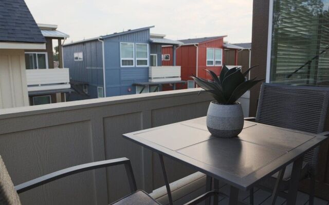 Smart-designed 2 Bed/2 Bath Home