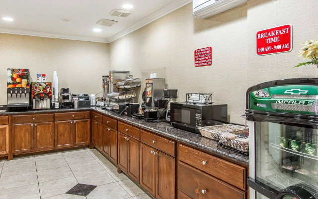 Econo Lodge Inn & Suites Mesa