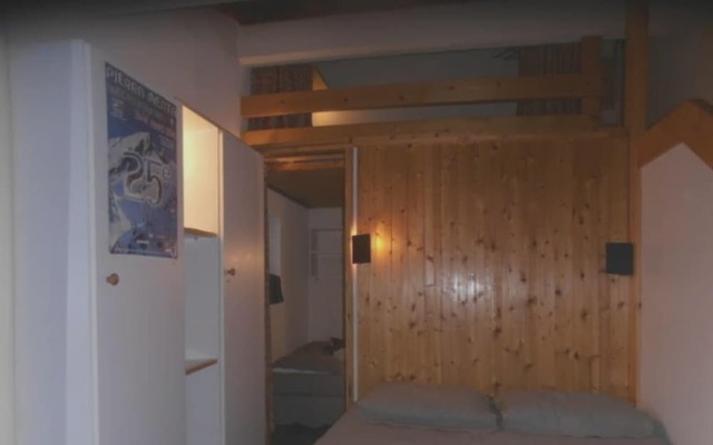 Studio in Bourg-Saint-Maurice, with Wonderful Mountain View, Pool Access, Furnished Balcony