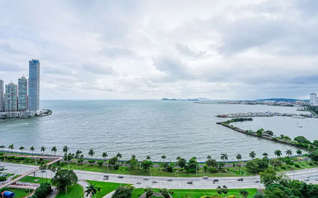 w Prestigious 1BR w Fantastic Balcony in YOO