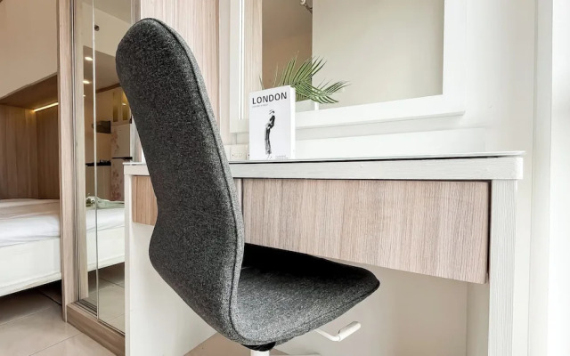 Modern Living Studio Room Apartment M-Town Residence