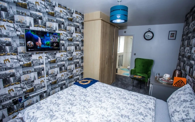 Remarkable 2-bed Apartment With Sea View