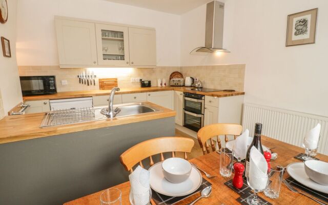 Flat 2 - 9 Rhiw Bank Terrace