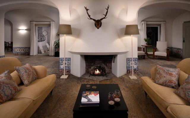 Hotel Charlie Inn