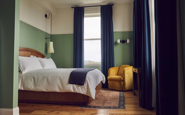 The Drayton Hotel Savannah, Curio Collection by Hilton