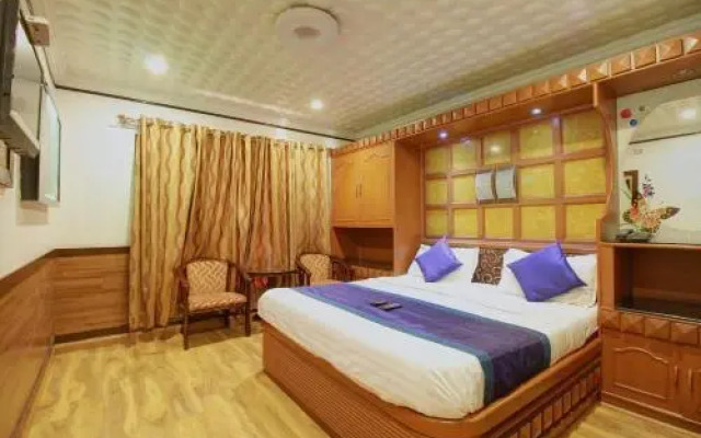 The Greenery - Holiday Inn by OYO Rooms
