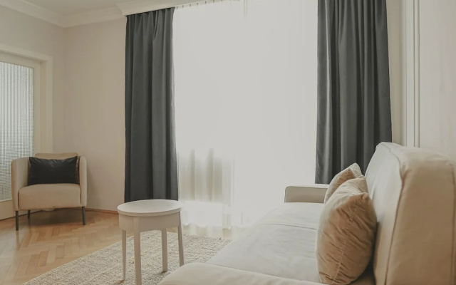 HeyMi Apartments Post