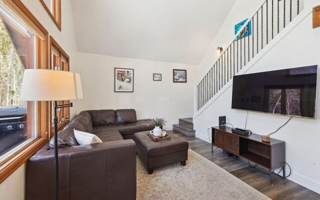 Chalet Blue 2 Bedroom Home by RedAwning