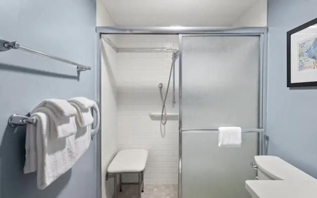 Bridges Circle 2 Bedroom Condo by RedAwning