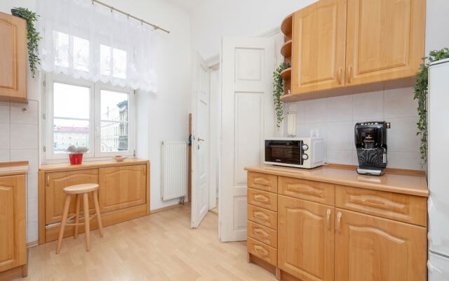 Picturesque Apartment Krakow by Renters