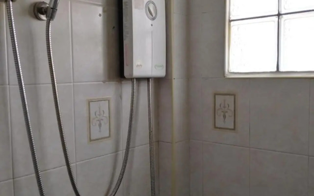 2BR Maryam villa near Tesco & beach.