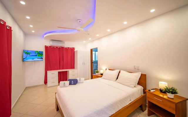 2BR Luxury Apartment in Heart Of Nightlife Area!