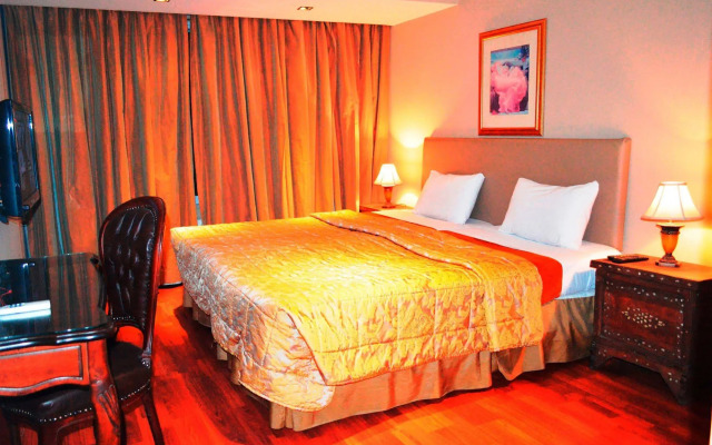 Gondola Hotel and Suites