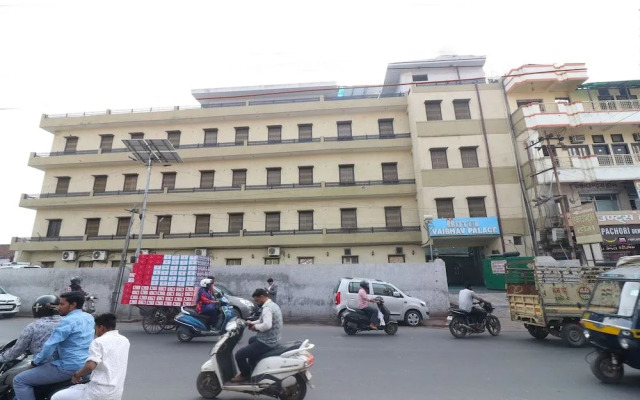 OYO 24951 Vaibhav Palace