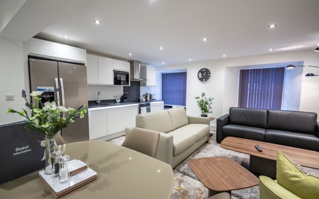 Luxury 2 bed Lower Ground Floor Apartment