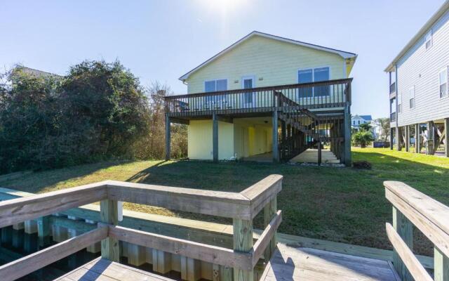 See Otter by Oak Island Accommodations