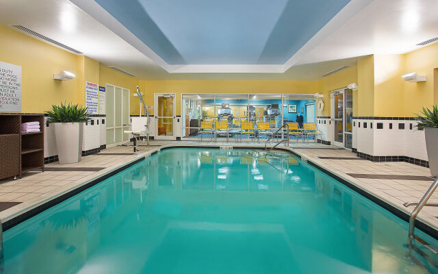 Fairfield Inn & Suites by Marriott Louisville East