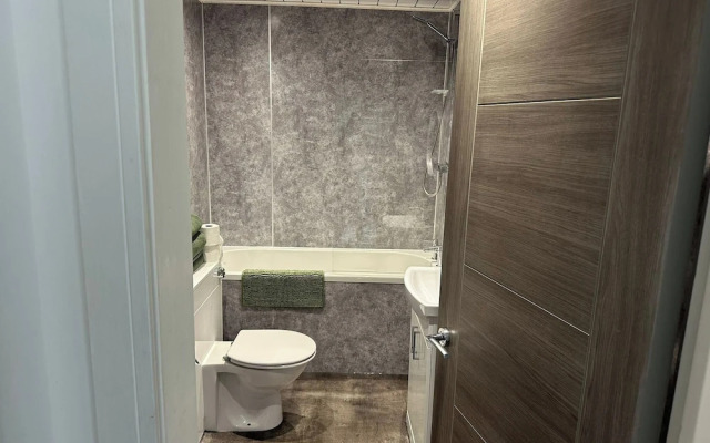 Central 3-bed Seaside Apartment - Sleeps 5