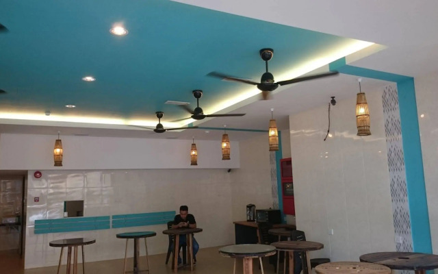 Halo Hostel