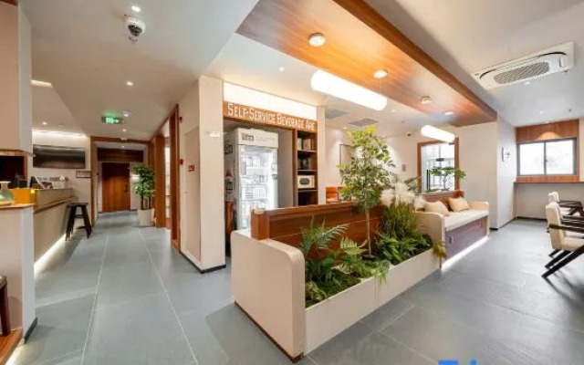 Xihe Hotel (Lujiazui Lancun Road Subway Station Branch)