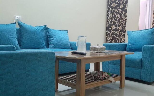 1bedroom ensuit flat with free covered car parking