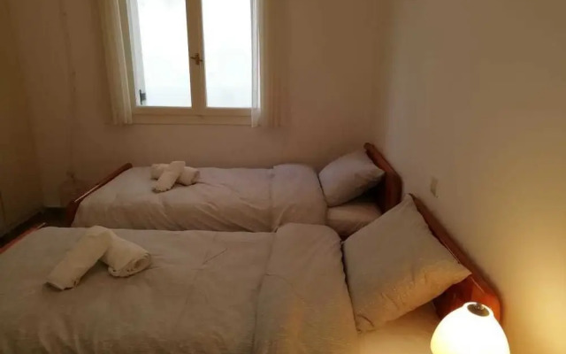 Spacious 3 Bedroom 5bed Apartment - Adults Only
