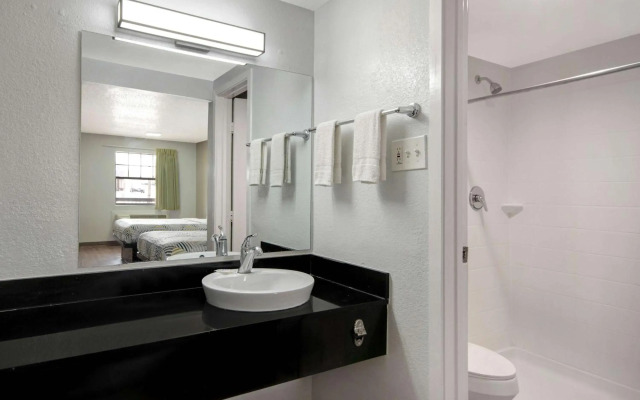 Motel 6 San Antonio, TX - Northwest Medical Center
