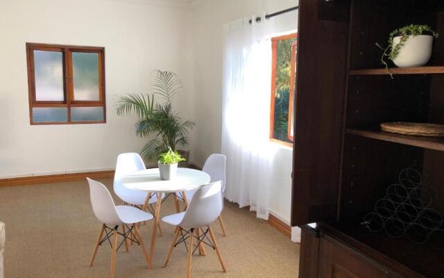Studio@40: Stylish & modern 1 bedroom apartment.