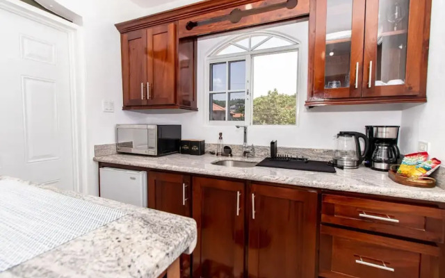 Runaway Bay Gem Suite