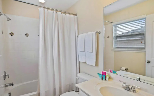 4131 Oaktree Drive