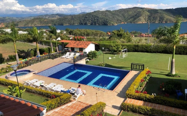 Finca Lago Calima With Excellent View