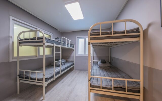 Flex Home Guesthouse - Hostel